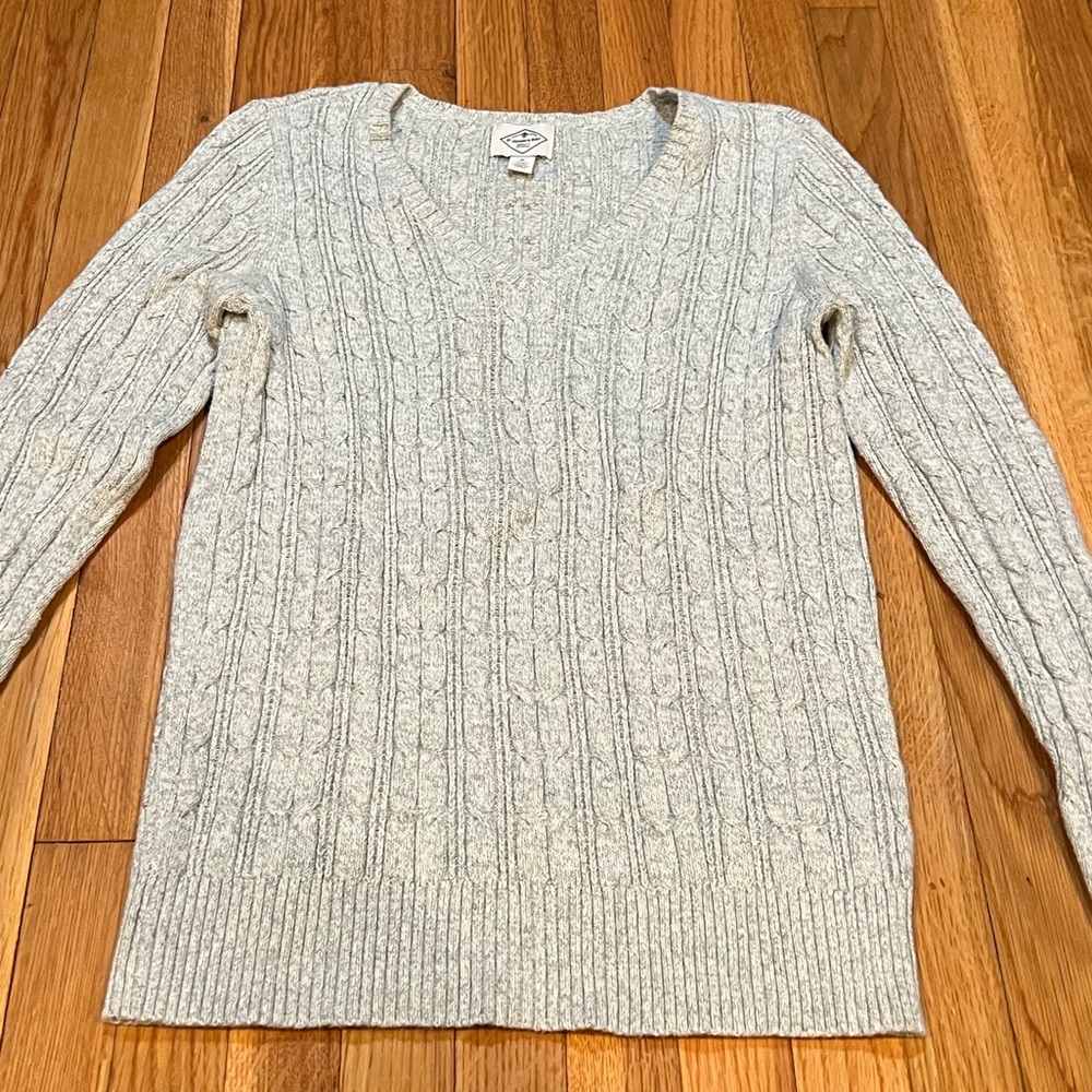 St. John’s Bag Cozy Cable Knit V-Neck Sweater - Light Gray